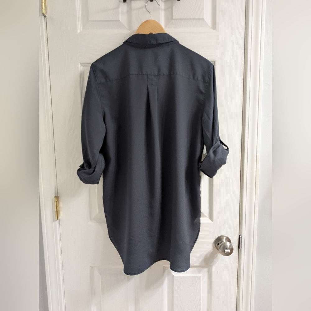 Women's Calvin Klein Blouse Button Up Flowy Silky Feel Gray Size Medium Tunic‎ - Picture 4 of 4